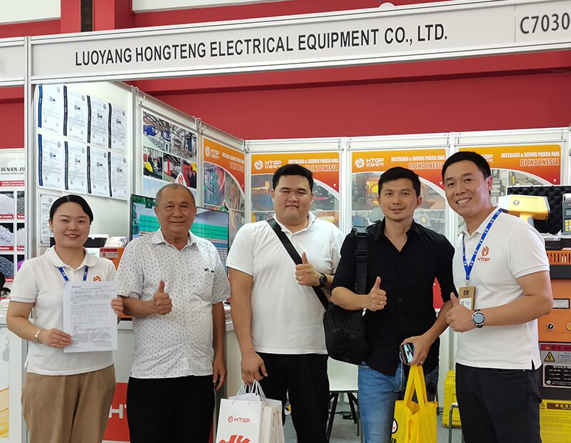 Customers successfully signing the contracts at the METEC
